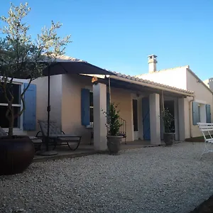 lieu-paisible-aux-pieds-des-alpilles-parking-priv.fr-provencehotel.com/